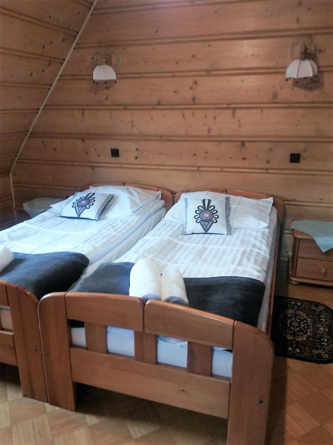 Pokój z 2 łóżkami pojedynczymi i balkonem